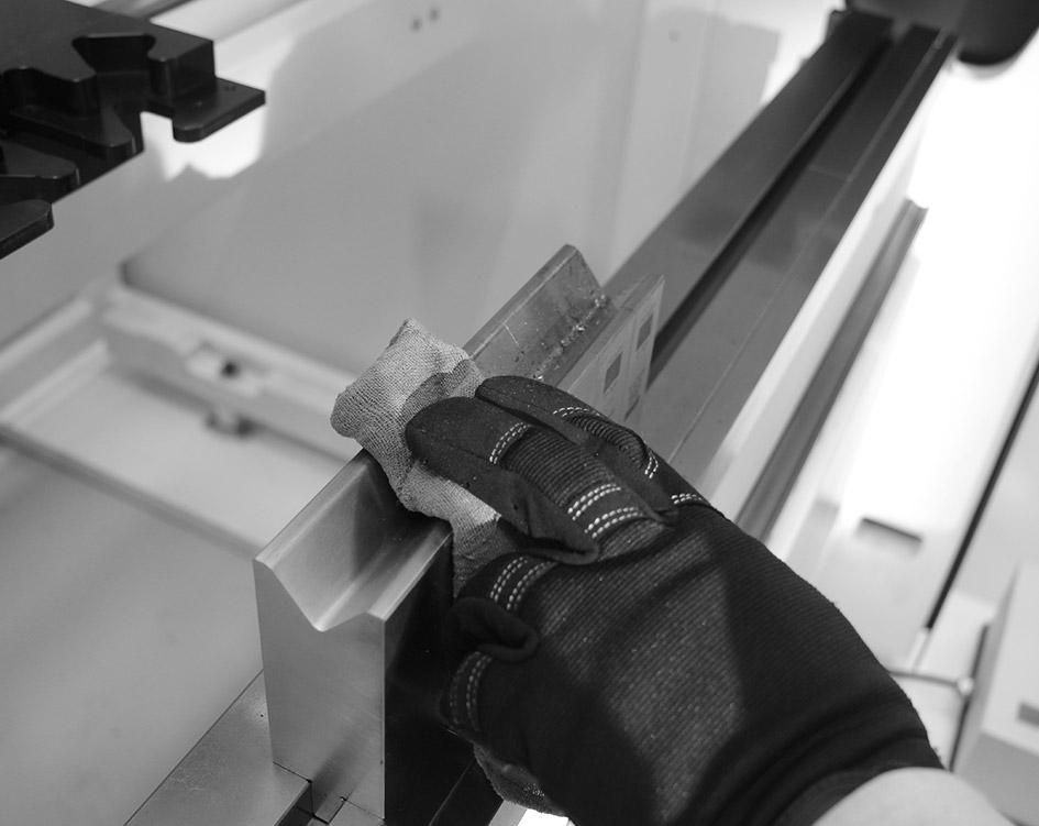 خمکاری ورق استیل با برک cnc