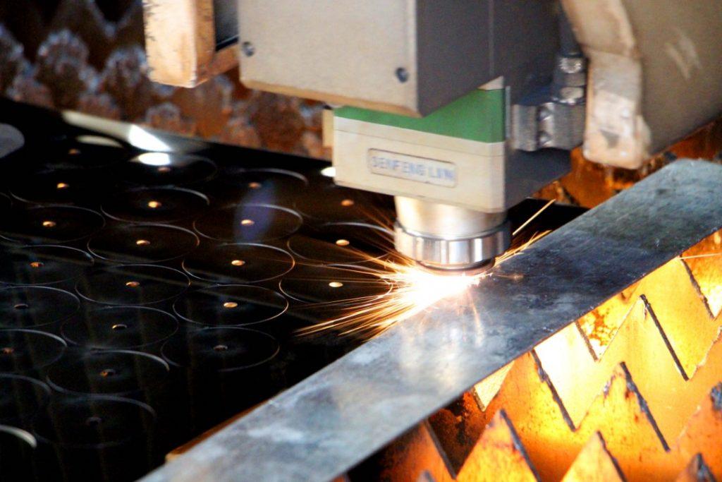 برش ورق آهن با لیزر